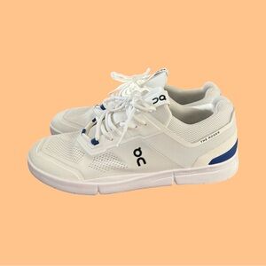 On Men’s size 10.5 “THE ROGER advantage tennis shoe”